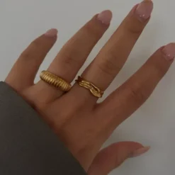 Khaai Studio Drift justerbar ring i forgyldt stål