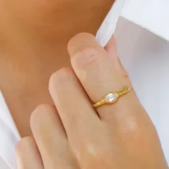 Klar quartz ring i forgyldt sølv