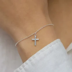Kors armbånd i sølv