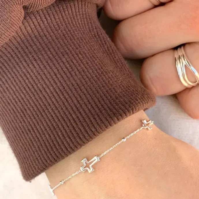 Kors armbånd i sølv med vedhæng i sølv