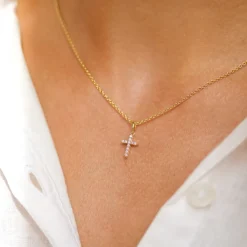 Kors diamant vedhæng i 14 karat guld 0,09 ct