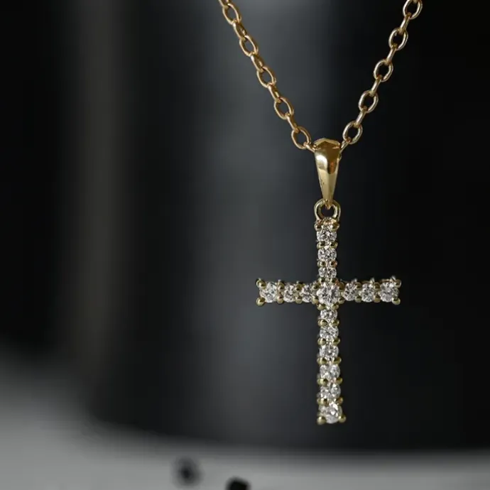 Kors diamantvedhæng i 14 karat guld 0,28 ct