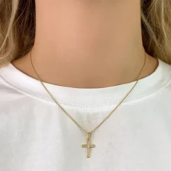 Kors zirkon vedhæng i 8 karat guld