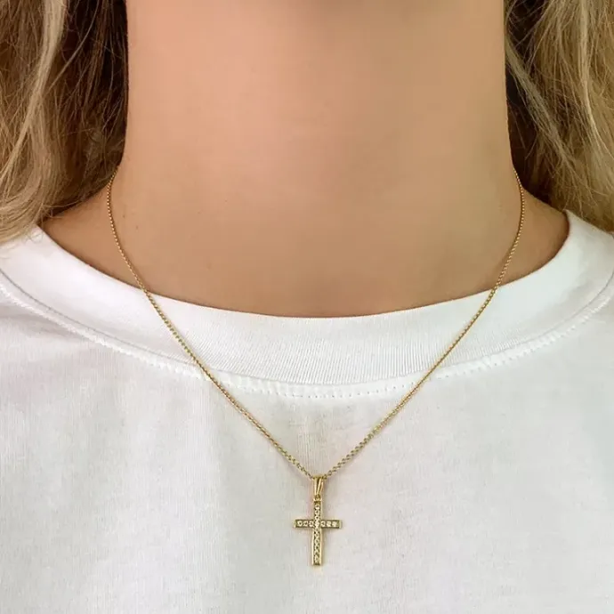 Kors zirkon vedhæng i 8 karat guld