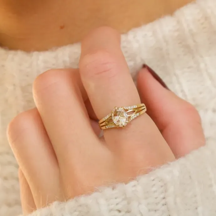 Kvarts diamantring i 14 karat guld 0,90 ct 0,12 ct