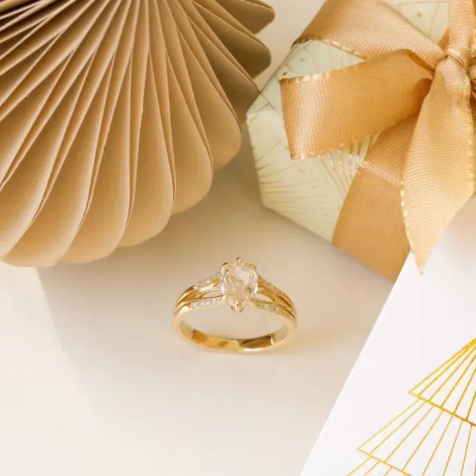 Kvarts diamantring i 14 karat guld 0,90 ct 0,12 ct