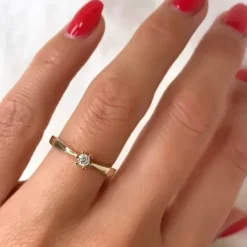 Lab grown diamant solitairering i 14 karat guld 0,10 ct