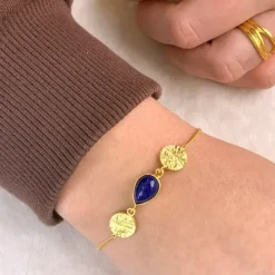 Lapis lazuli armbånd i forgyldt sølv med vedhæng i forgyldt sølv