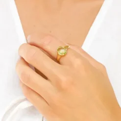 Lysegrøn krystal ring i forgyldt messing