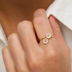 Marguerit lilla ring i forgyldt sølv - Maggie