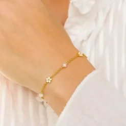 Marguerit perle armbånd i forgyldt sølv