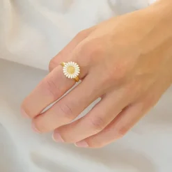 Marguerit ring i forgyldt sølv - Matilda
