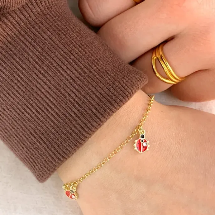Mariehøne armbånd i forgyldt sølv med vedhæng i forgyldt sølv