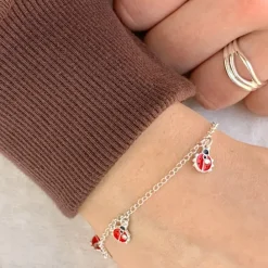 Mariehøne armbånd i sølv med vedhæng i sølv