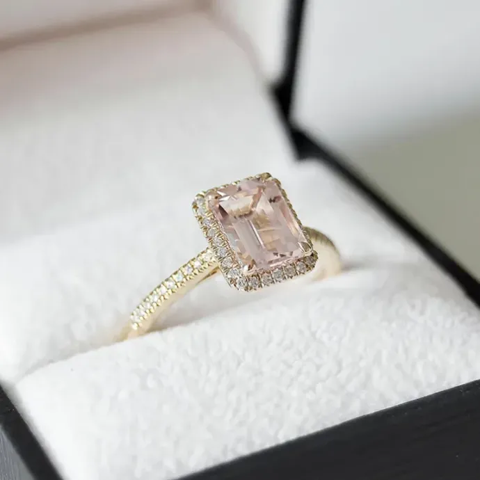 Morganit diamantring i 14 karat guld 1,70 ct 0,16 ct
