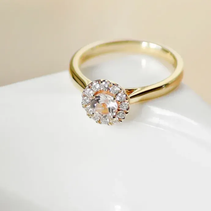 Morganit diamantring i 14 karat guld 0,43 ct 0,22 ct