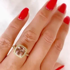 Morganit diamantring i 14 karat guld 2,2 ct 0,38 ct
