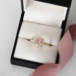 Morganit diamantring i 14 karat guld 1,25 ct 0,44 ct