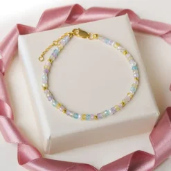 Multifarvede sten armbånd med ferskvandsperle