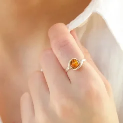 Oval rav ring i sølv