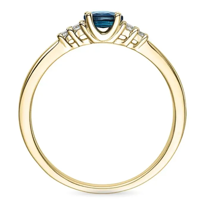 Oval safir diamantring i 14 karat guld 0,35 ct 0,06 ct
