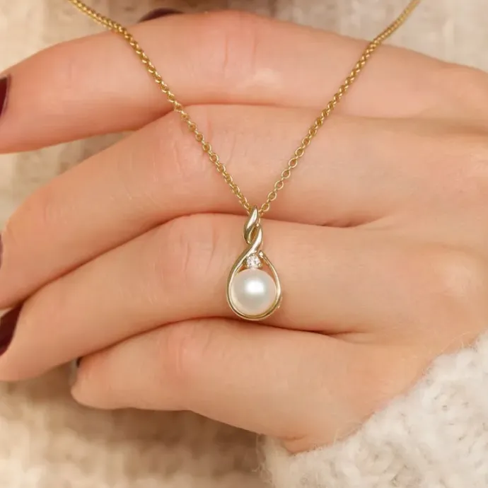Perle diamantvedhæng i 9 karat guld 0,03 ct