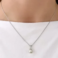 Perle vedhæng i 14 karat hvidguld 0,05 ct