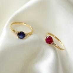 Rød rubin ring i 9 karat guld