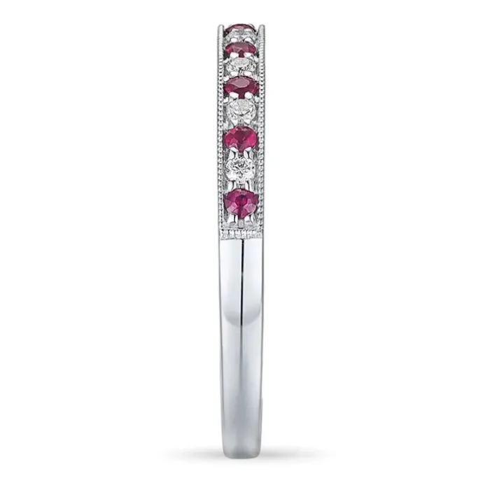Rød rubin ring i 14 karat hvidguld 0,08 ct 0,17 ct