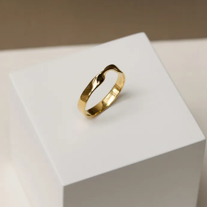 Ring i forgyldt sølv