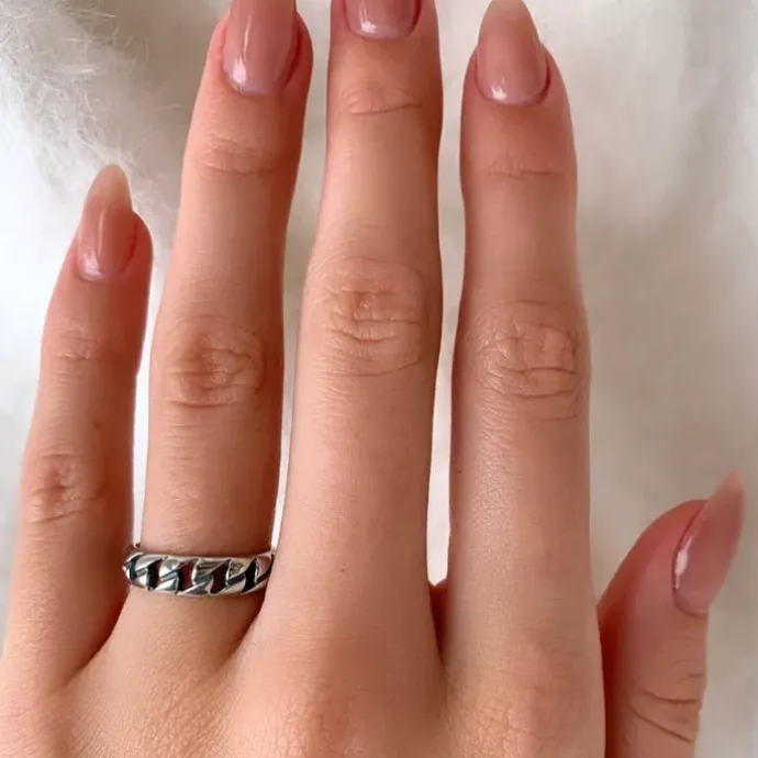 Ring i oxideret sterlingsølv