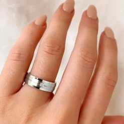 Ring i rhodineret sølv