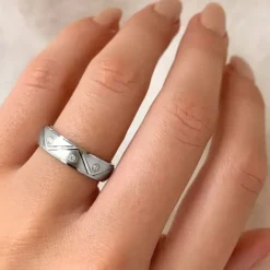 Ring i rhodineret sølv