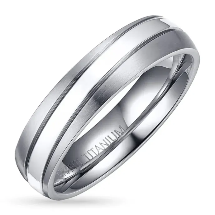Ring i titanium og sølv