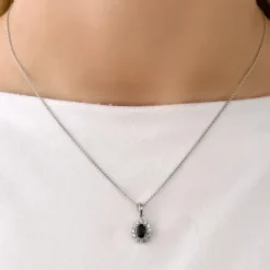 Rosetvedhæng i 14 karat hvidguld 0,26 ct 0,65 ct