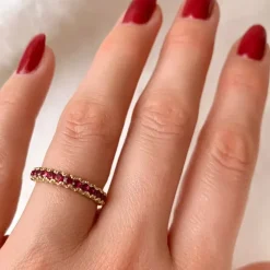 Rubin alliancering i 14 karat guld 0,70 ct