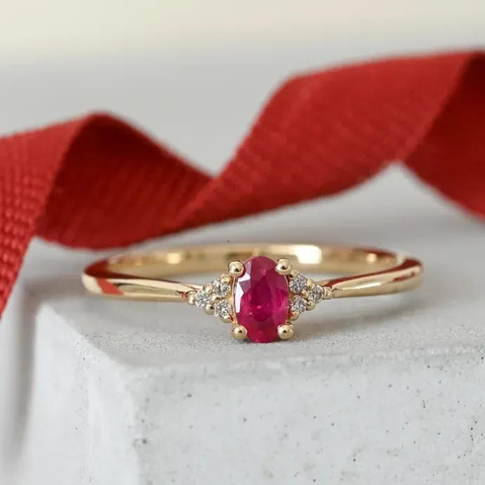 Rubin diamantring i 14 karat guld 0,35 ct 0,03 ct