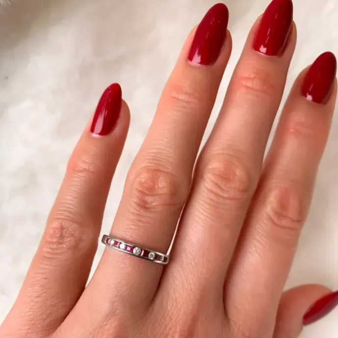 Rubin ring i 14 karat hvidguld 0,11 ct 0,26 ct