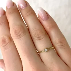 Rund diamantring i 9 karat guld.- og hvidguld 0,01 ct