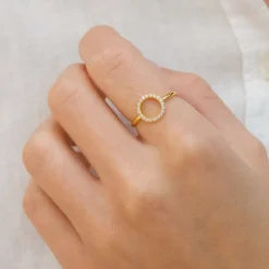 Rund ring i forgyldt sølv