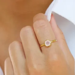 Rund rosa krystal ring i forgyldt sølv