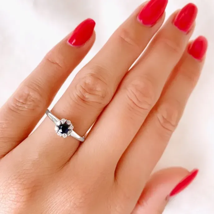 Rund safir diamantring i 14 karat hvidguld 0,30 ct 0,12 ct