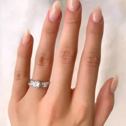 Rund zirkon ring i sølv