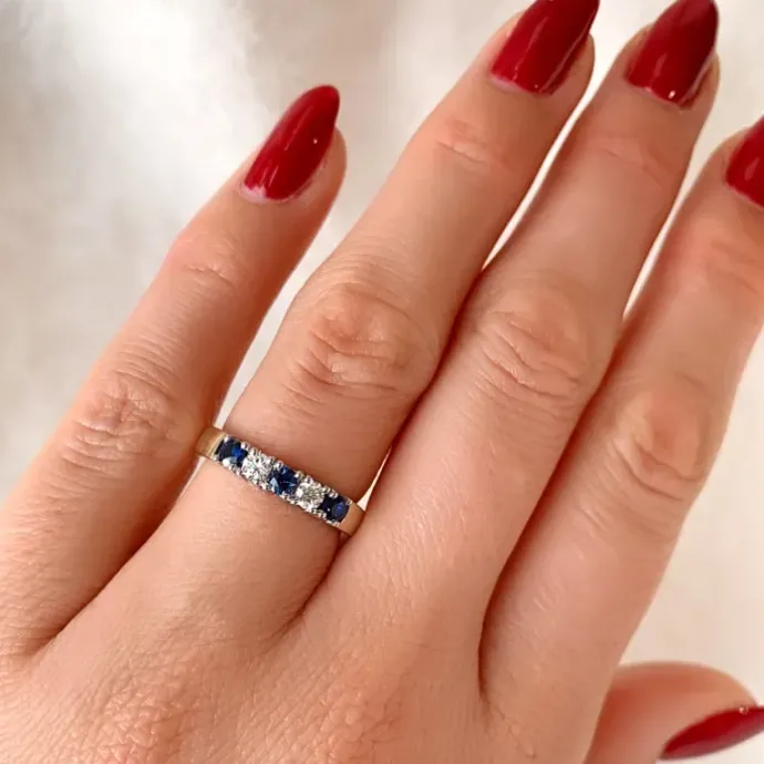 Safir alliancering i 14 karat guld.- og hvidguld 0,2 ct 0,4 ct