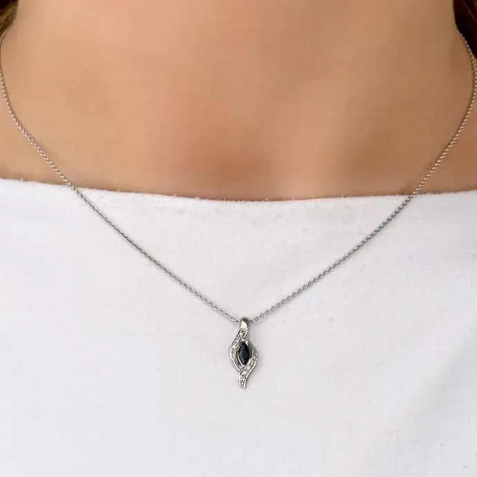 Safir diamantvedhæng i 14 karat hvidguld 0,04 ct 0,34 ct