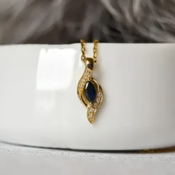 Safir diamantvedhæng i 14 karat guld 0,04 ct 0,34 ct