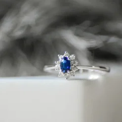 Safir rosetring i 14 karat hvidguld 0,11 ct 0,35 ct