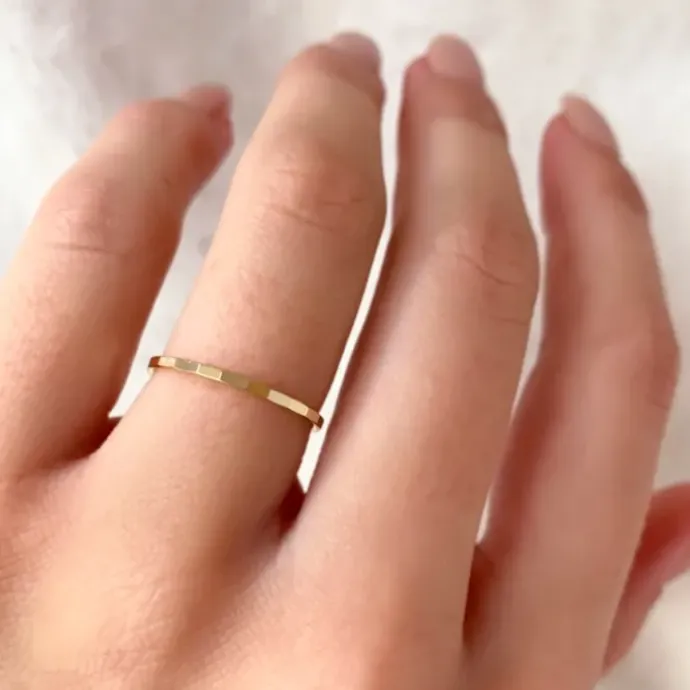 Simple rings ring i 9 karat guld