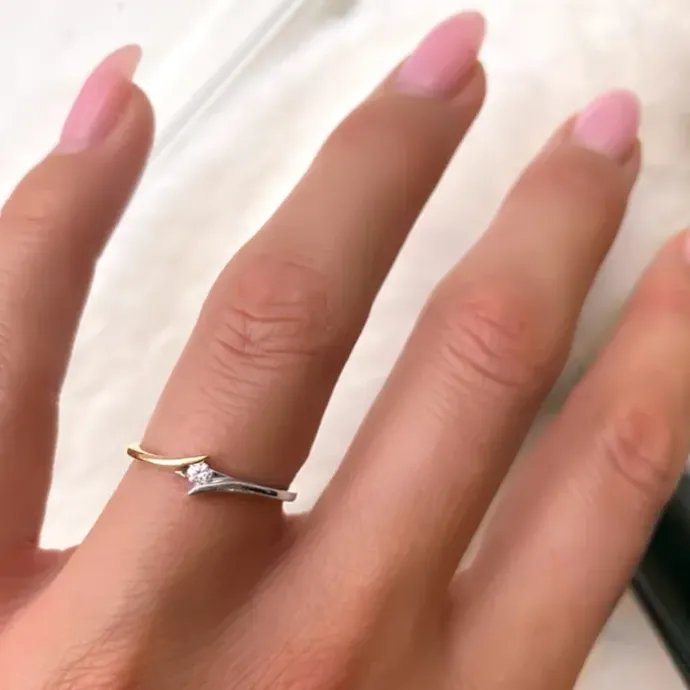 Smal diamant ring i 14 karat guld.- og hvidguld 0,051 ct