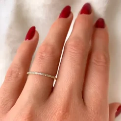 Smal diamantring i 14 karat guld 0,093 ct
